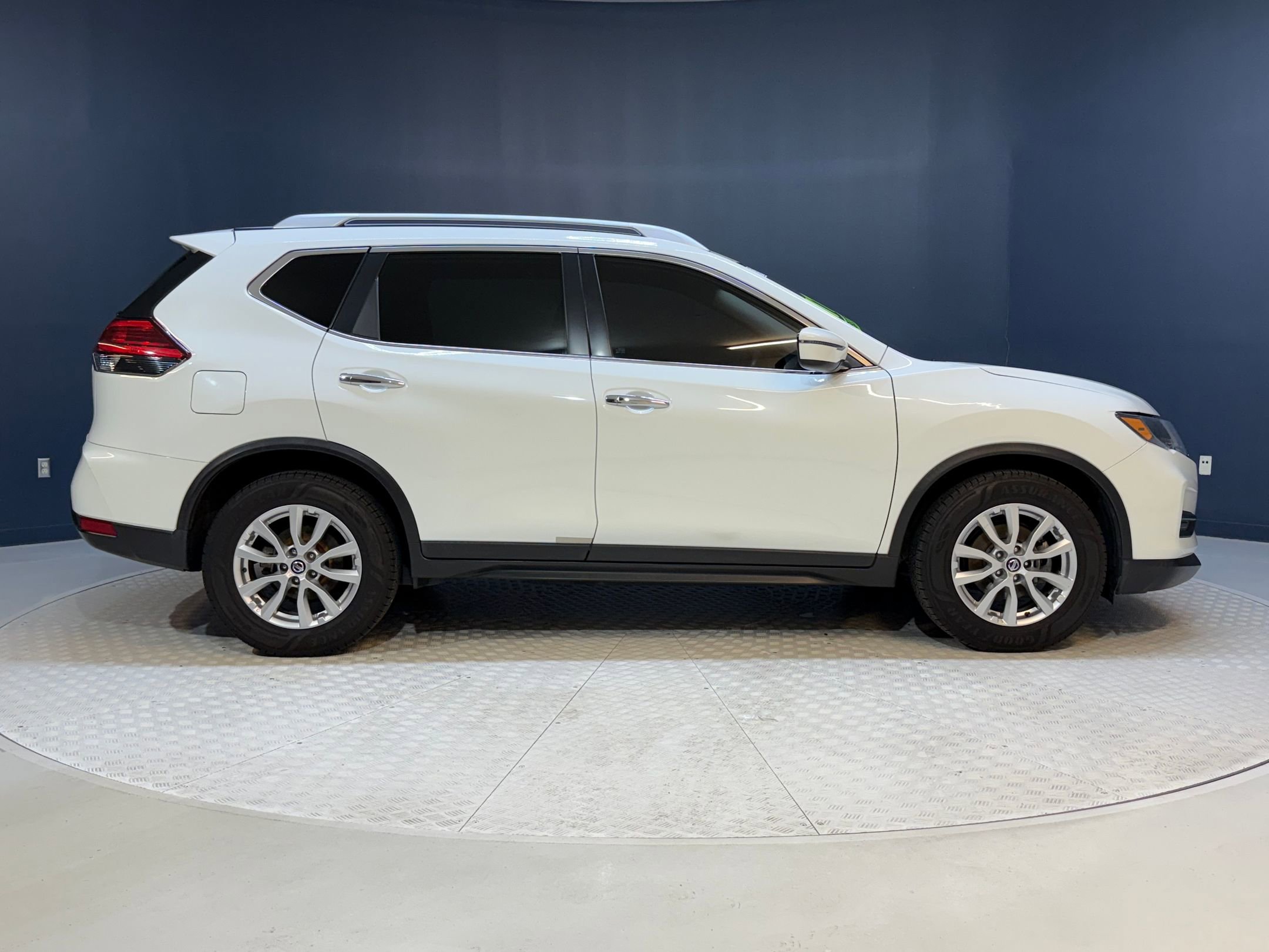 2017 Nissan Rogue SV photo 7