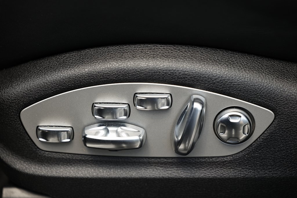 2025 Porsche Macan T photo 22