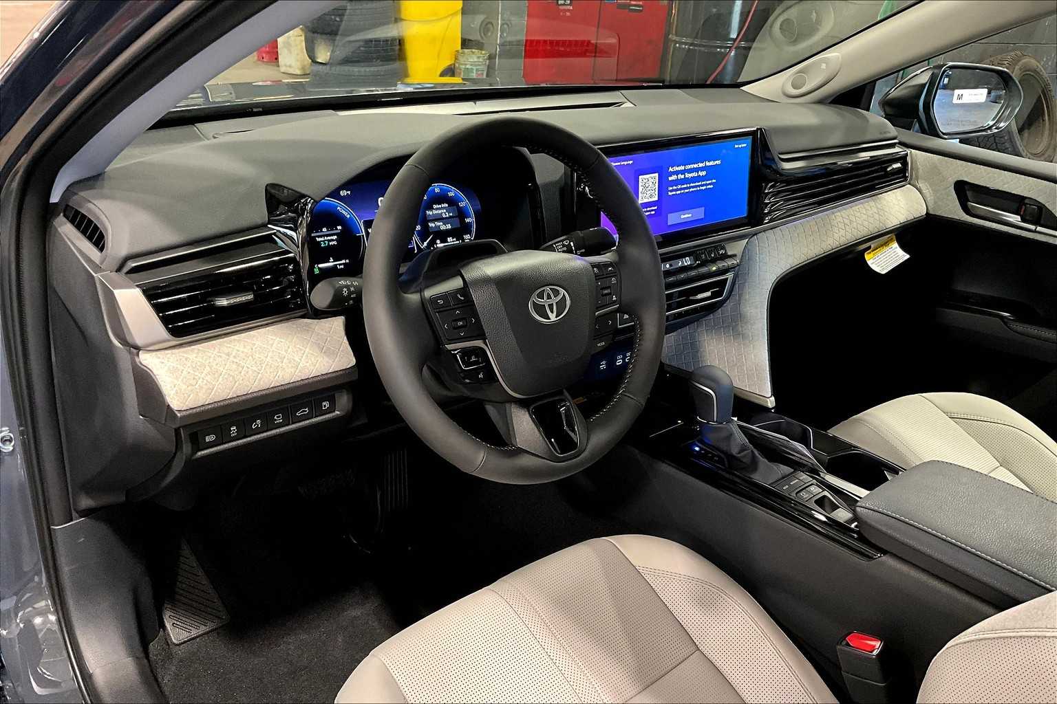 2025 Toyota Camry XLE photo 8