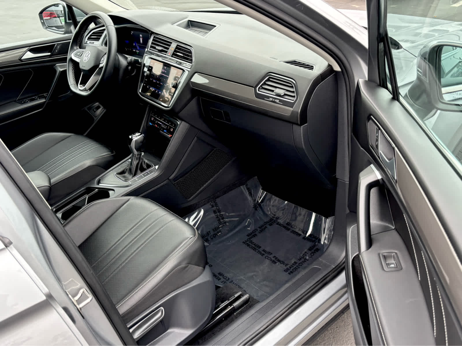 2022 Volkswagen Tiguan SE photo 23