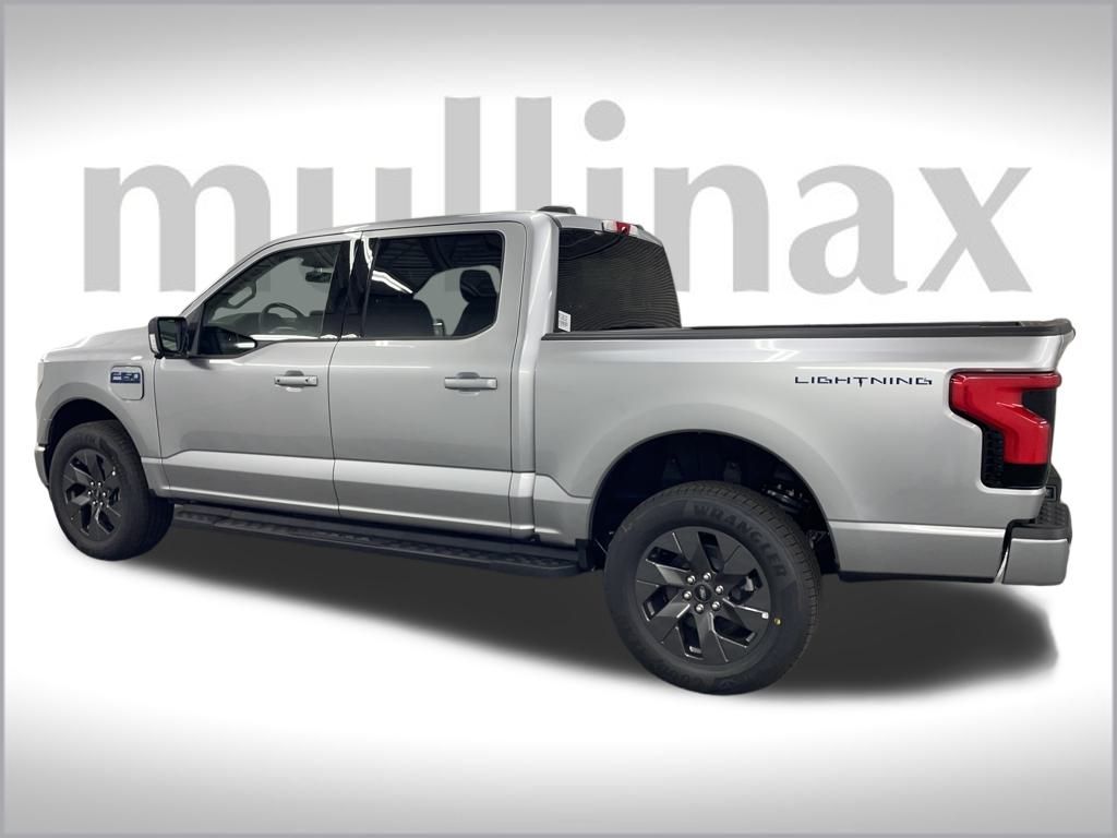 2025 Ford F-150 Lightning photo 4