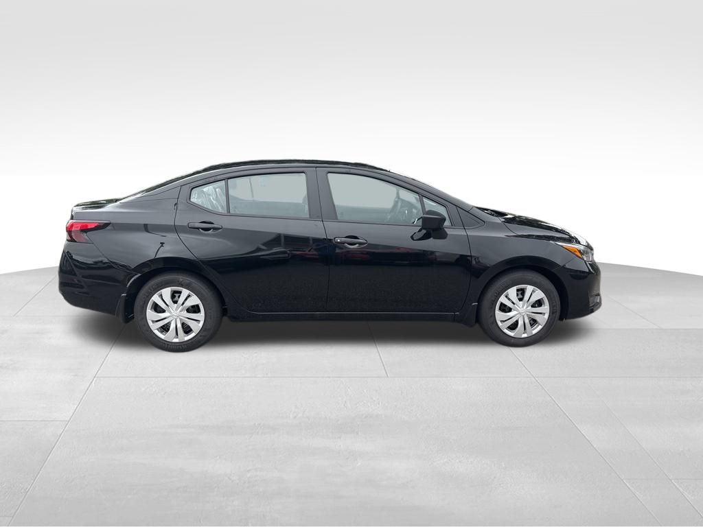 2025 Nissan Versa S photo 4