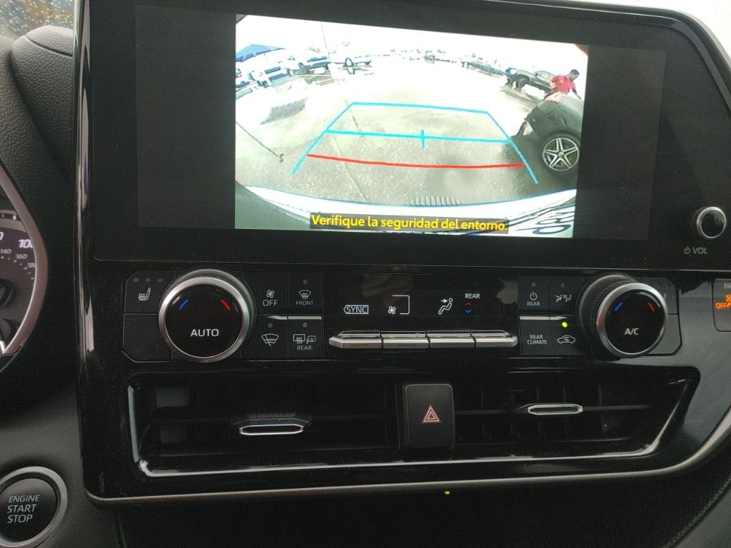 2024 Toyota Highlander XLE photo 15