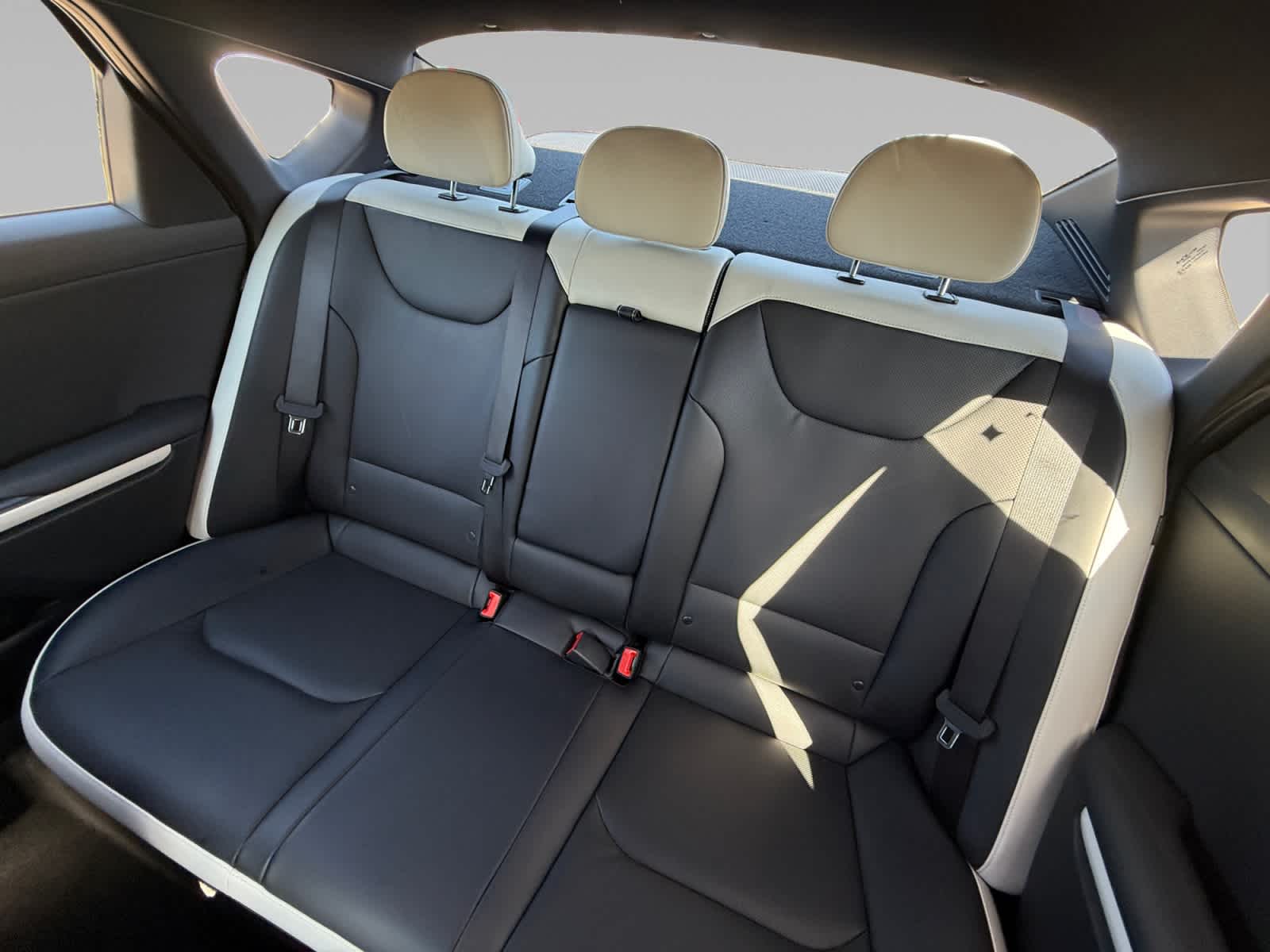 2025 Kia K4 GT-Line photo 13