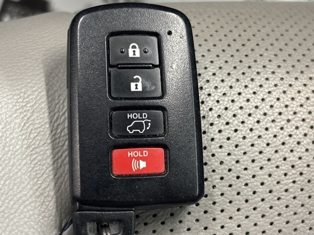 2018 Toyota Highlander Limited photo 32