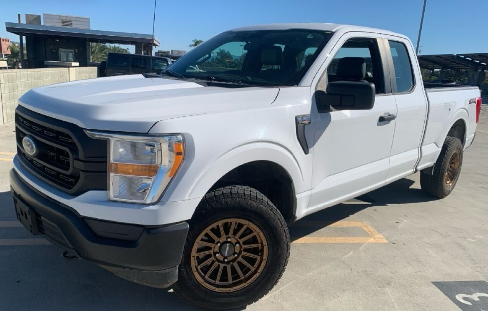 2021 Ford F-150 XL's photo