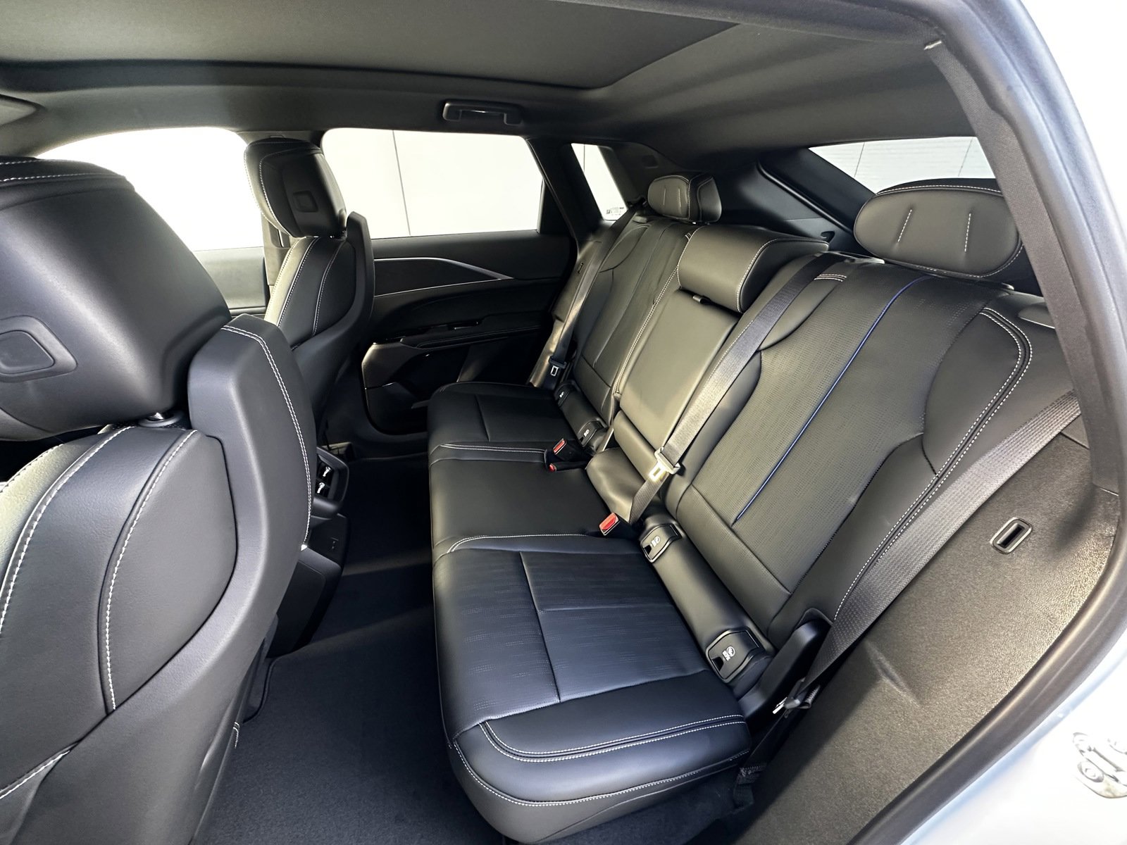 2025 Cadillac Lyriq Luxury photo 11