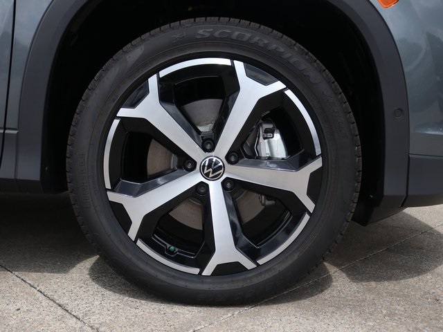 2026 Volkswagen Tiguan SE photo 4