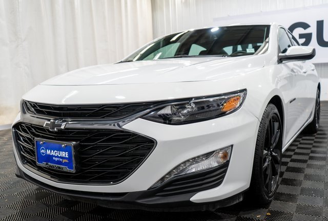 2025 Chevrolet Malibu 1LT photo 2