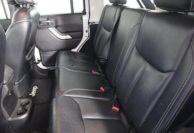 2016 Jeep Wrangler Unlimited Sahara photo 17