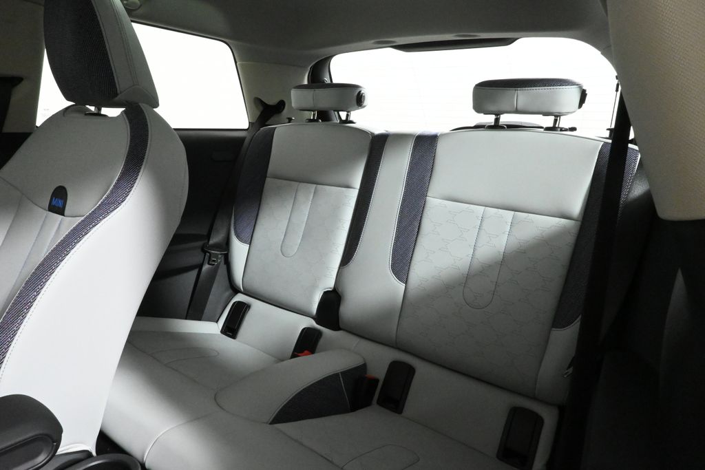 2025 Mini Cooper Hardtop Signature photo 3