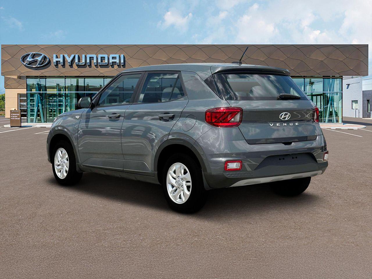 2025 Hyundai Venue SE photo 3