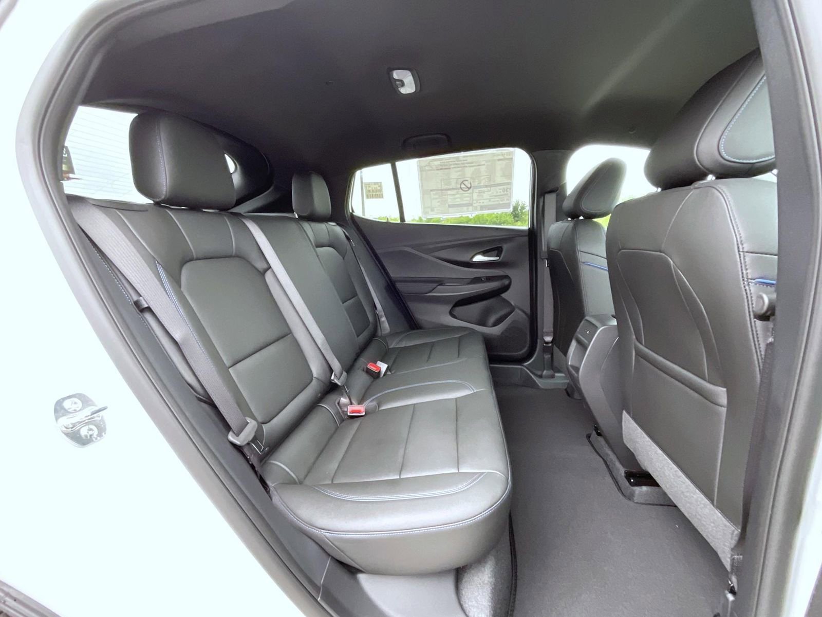 2025 Buick Envista ST photo 18