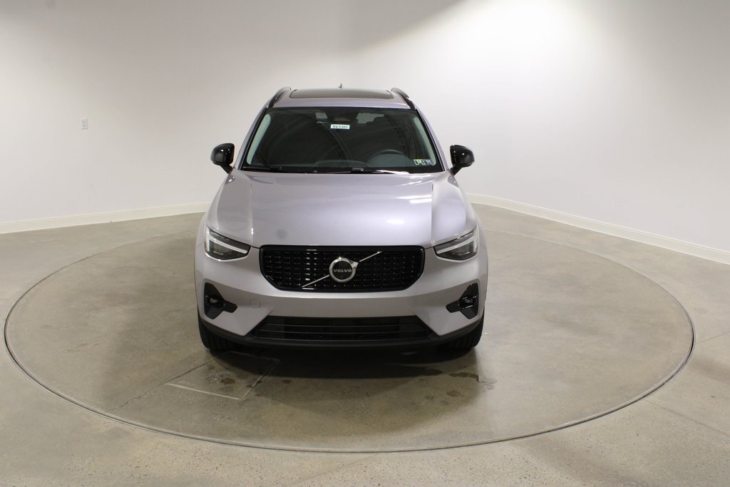 2026 Volvo XC40 Plus photo 2