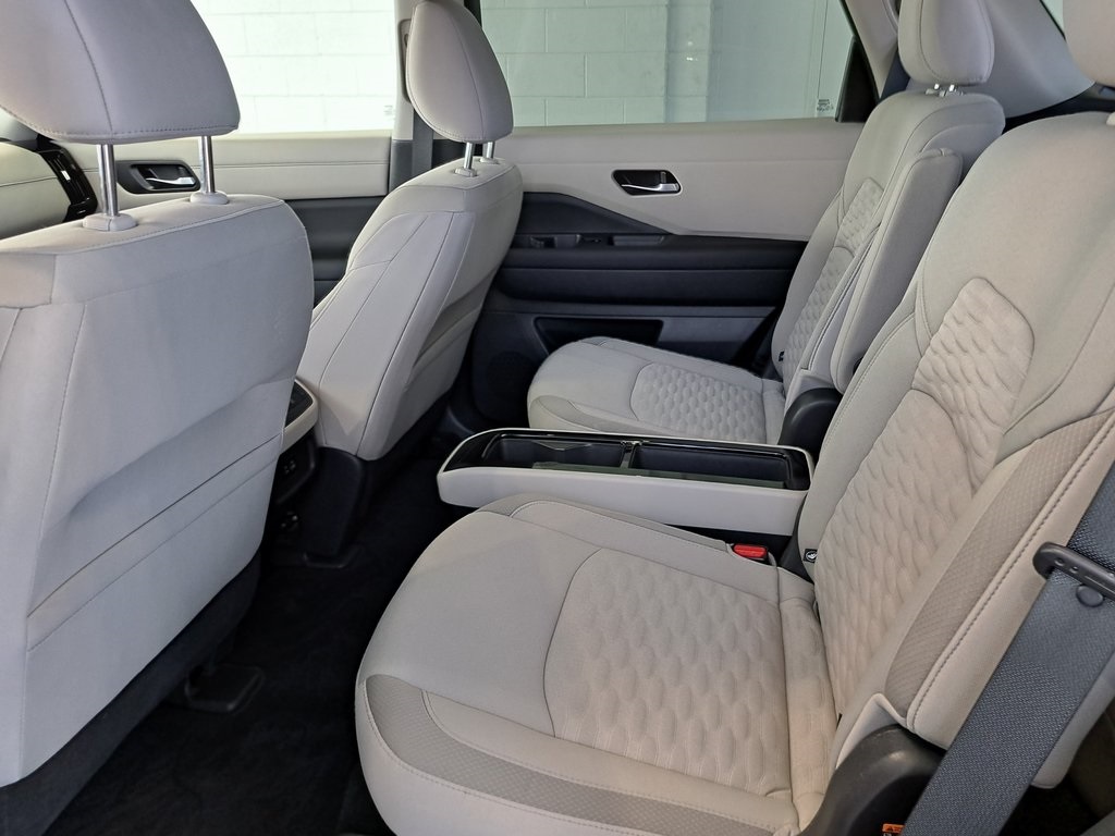 2022 Nissan Pathfinder SV photo 23