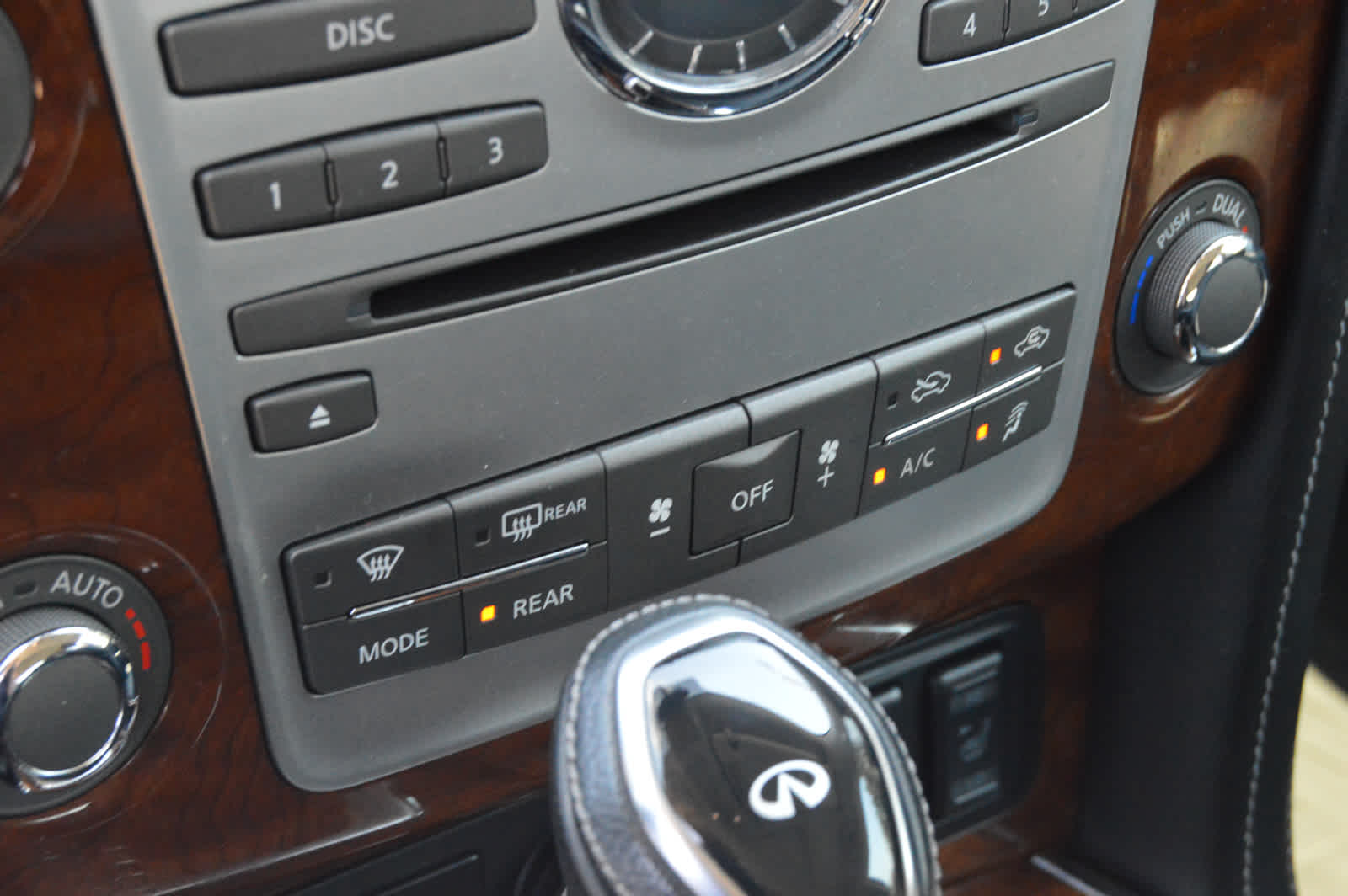 2019 Infiniti QX80 Luxe photo 16