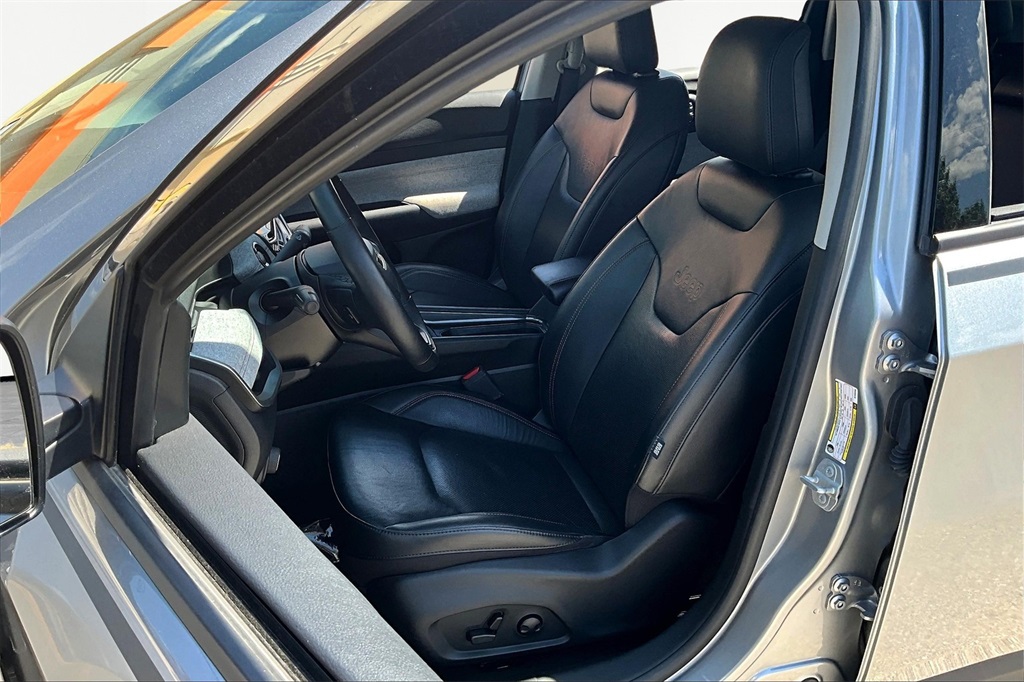 2022 Jeep Compass Latitude Lux photo 25