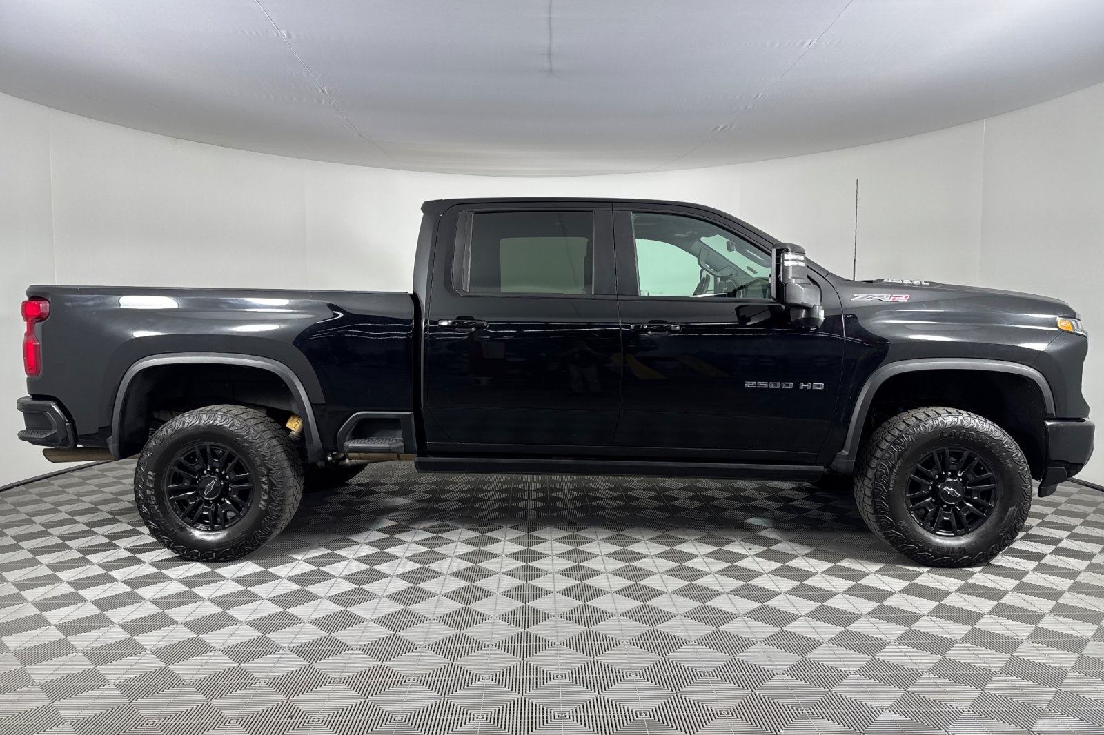 2024 Chevrolet Silverado 2500HD ZR2 photo 3