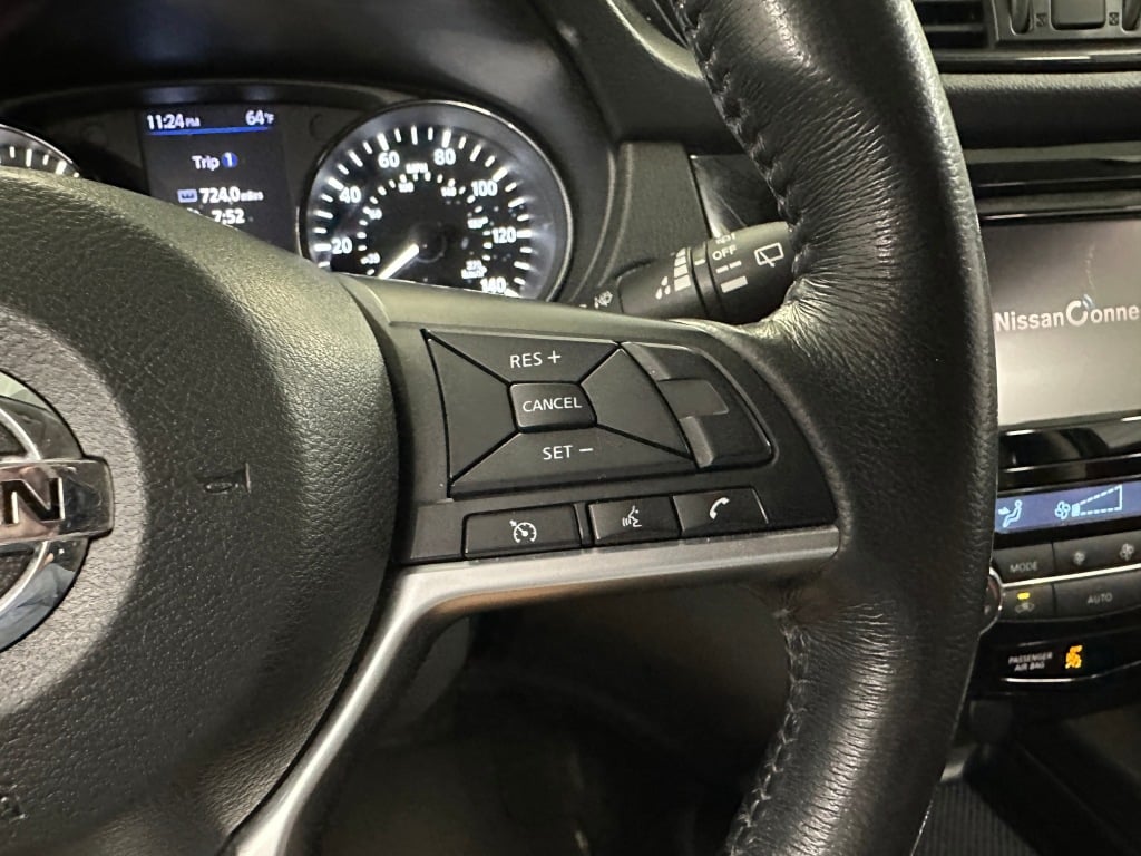 2018 Nissan Rogue SV photo 8