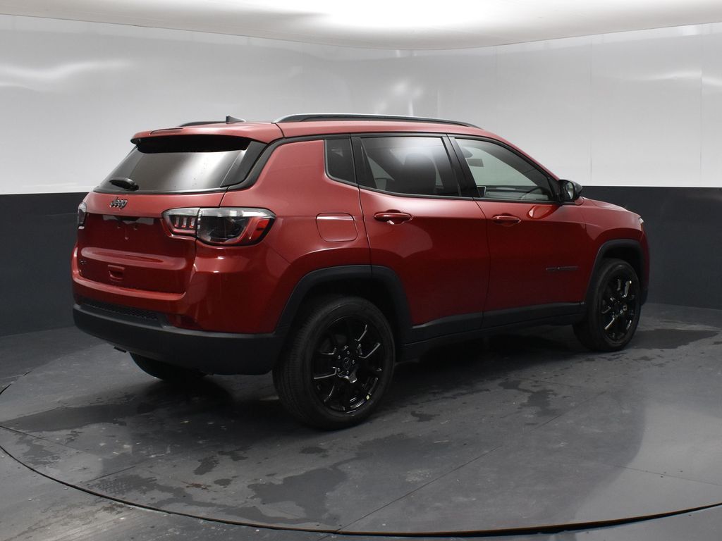2025 Jeep Compass Latitude photo 2