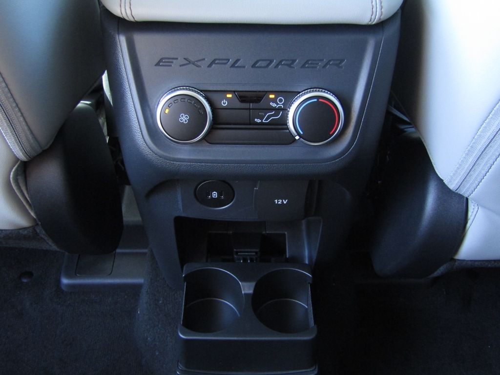 2025 Ford Explorer photo 27