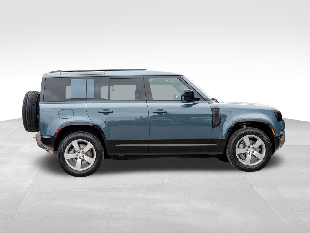 2025 Land Rover Defender 110 X-Dynamic SE photo 8