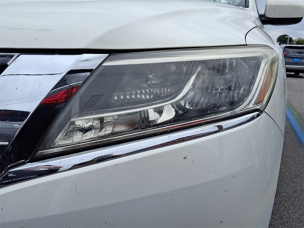 2014 Nissan Pathfinder SL photo 8