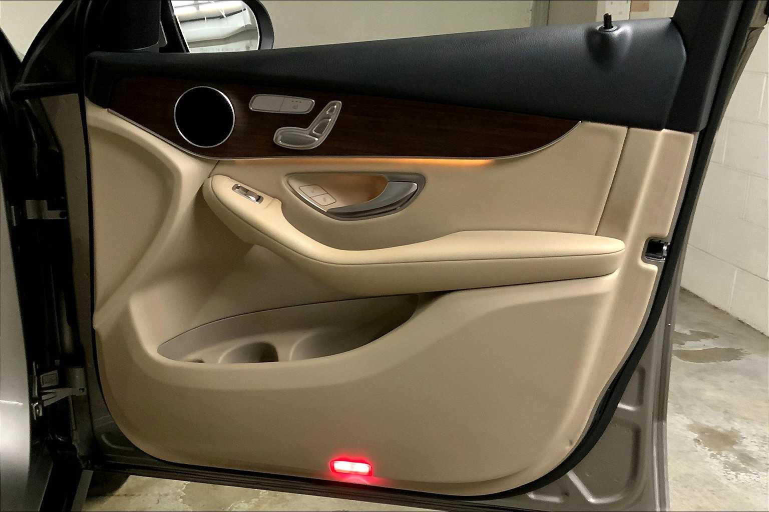 2022 Mercedes Benz GLC 300 photo 20