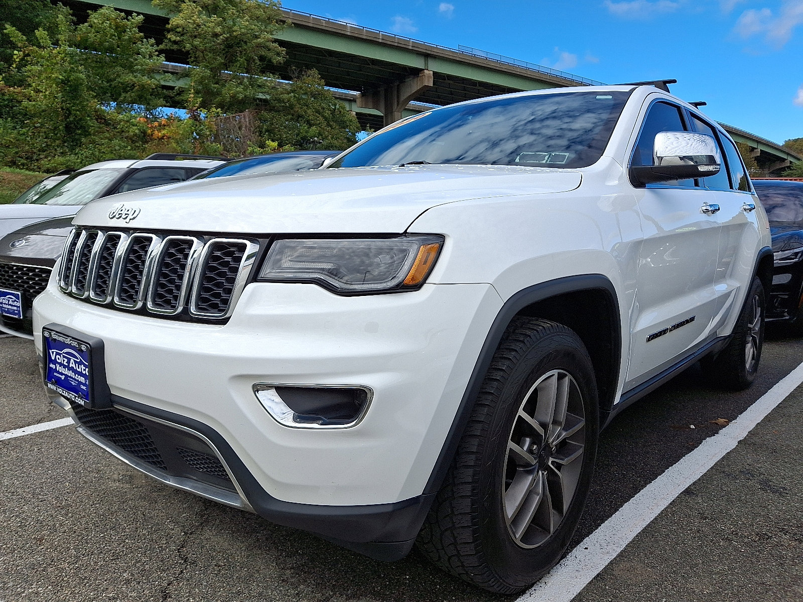 2020 Jeep Grand Cherokee Limited photo 2