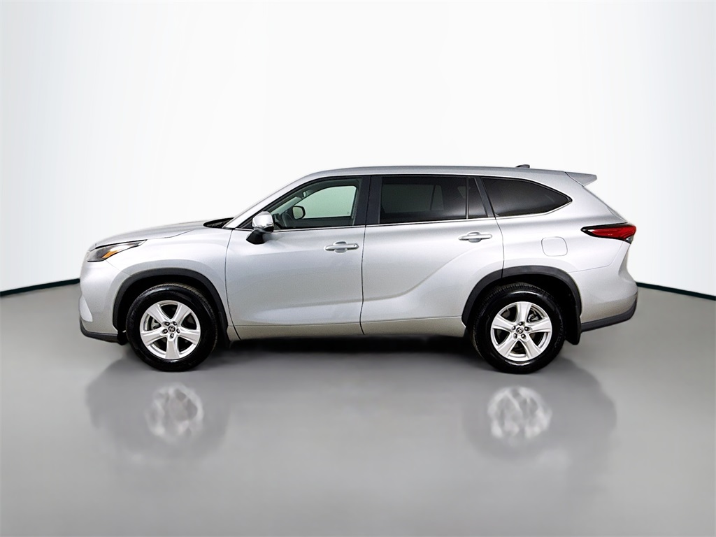 2023 Toyota Highlander L photo 13