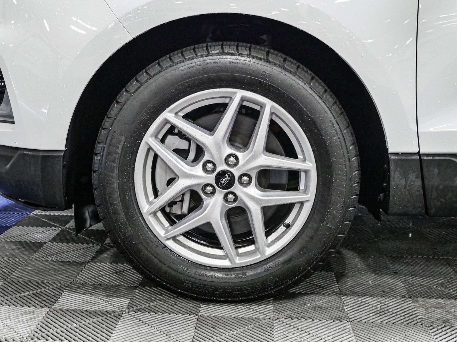 2024 Ford Edge SEL photo 17