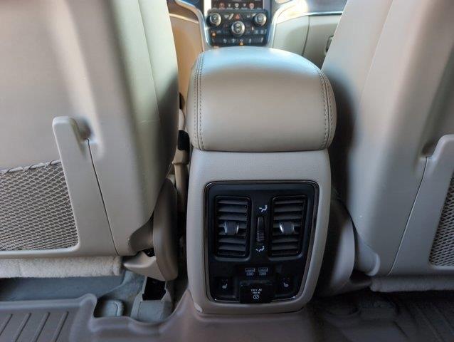 2014 Jeep Grand Cherokee Overland photo 24