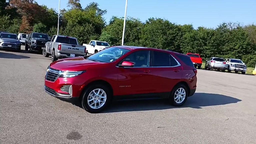 2022 Chevrolet Equinox LT photo 4