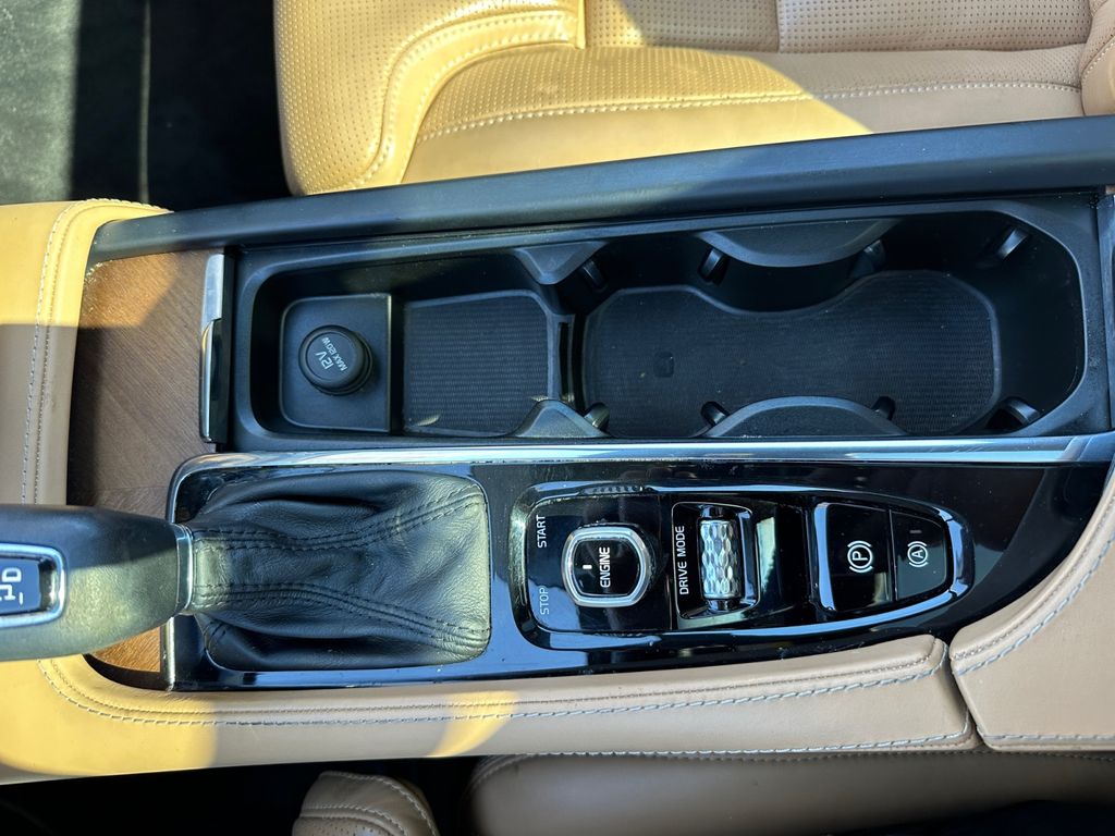 2017 Volvo XC90 T6 Inscription photo 23
