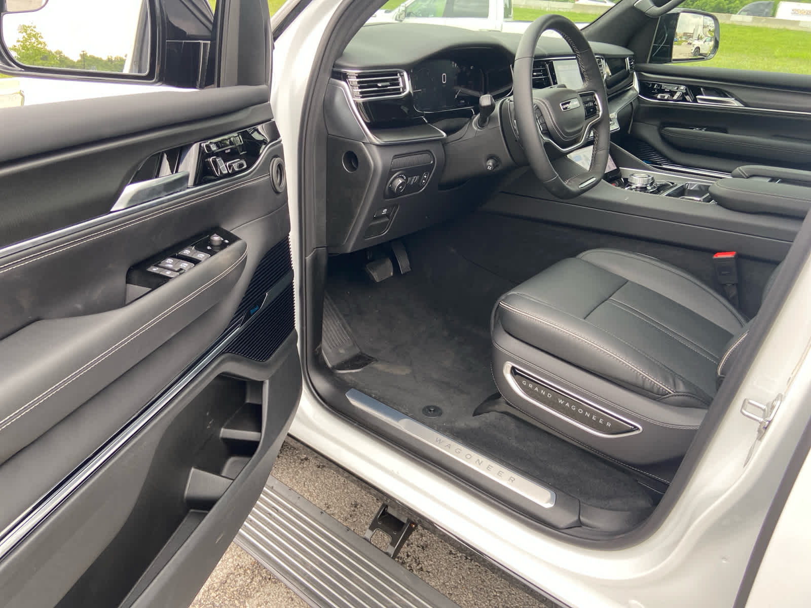 2025 Jeep Grand Wagoneer L II Obsidian photo 22