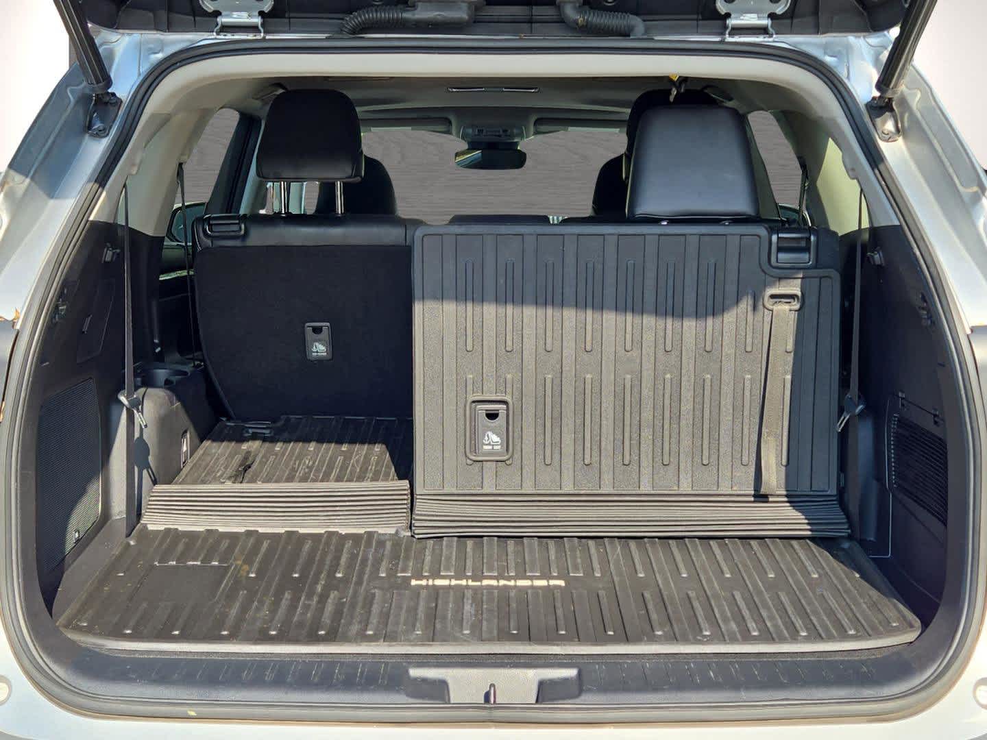 2022 Toyota Highlander Limited photo 12