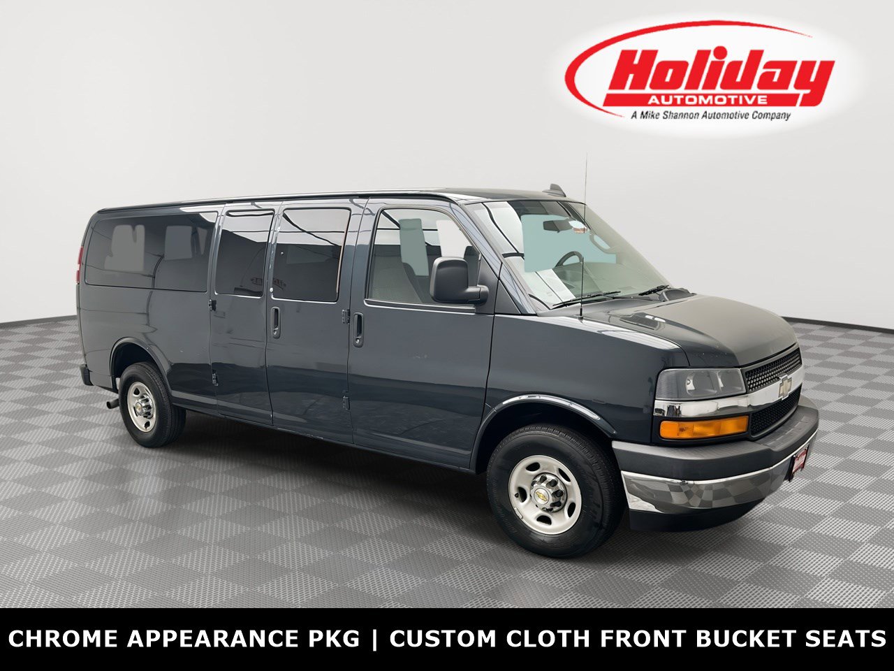 2017 Chevrolet Express Passenger LS's photo