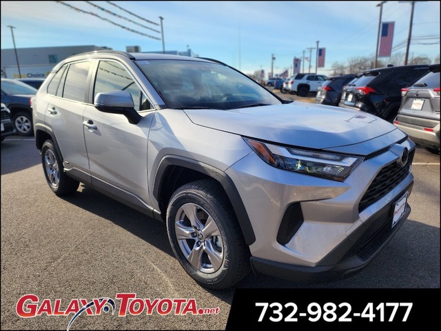 2025 Toyota RAV4 LE's photo