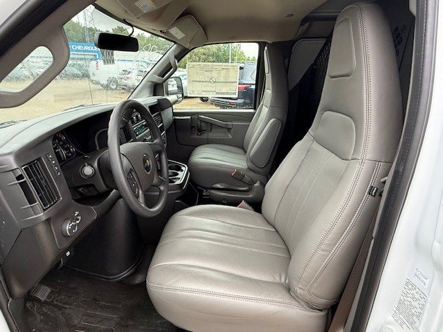 2025 Chevrolet Express Cargo 2500 photo 11
