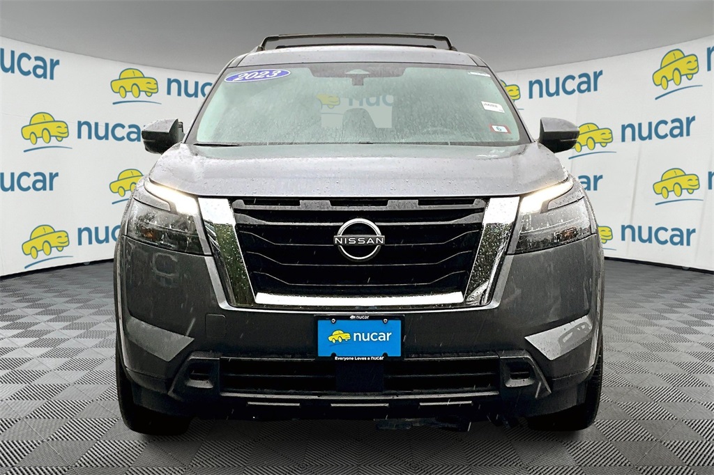 2023 Nissan Pathfinder SV photo 2