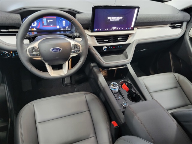 2025 Ford Explorer photo 29