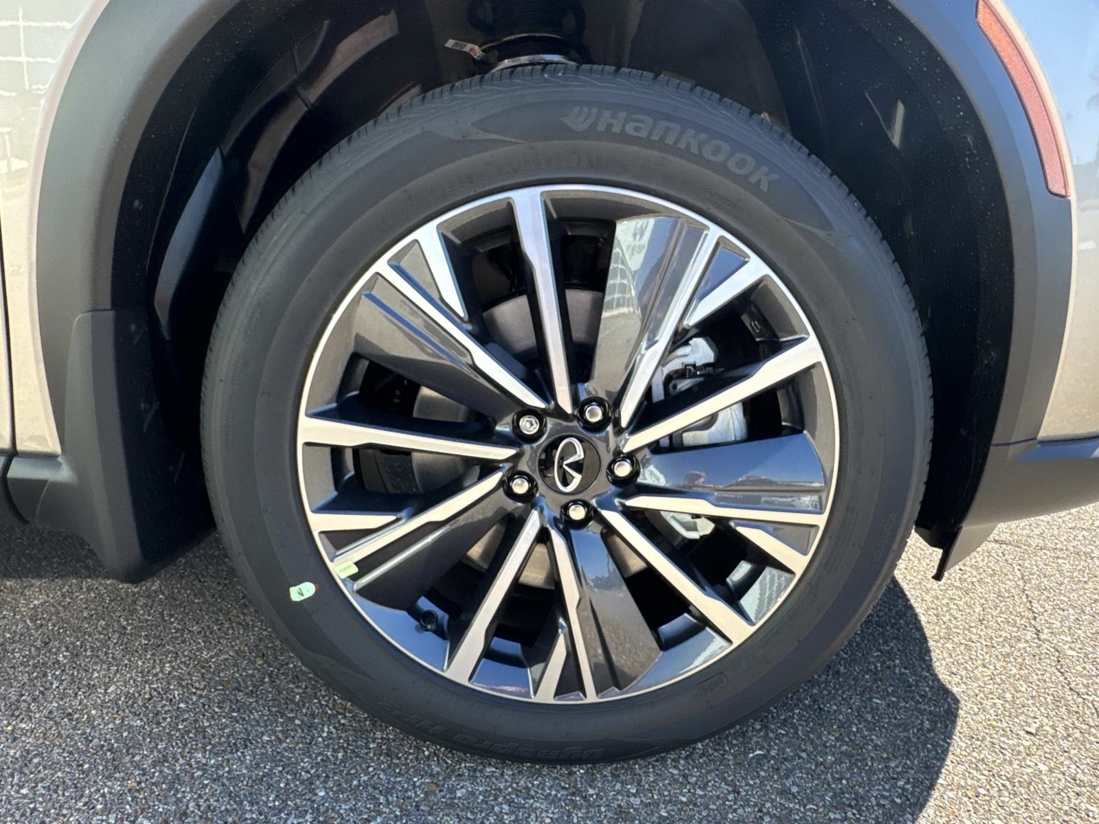 2026 Infiniti QX60 Luxe photo 3