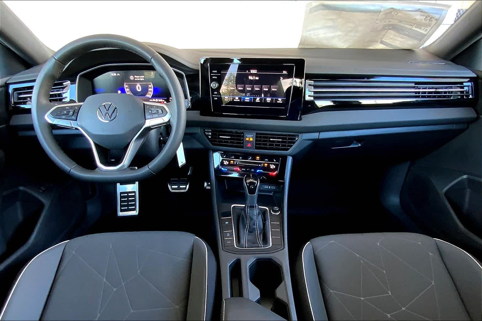 2025 Volkswagen Jetta Sport photo 5