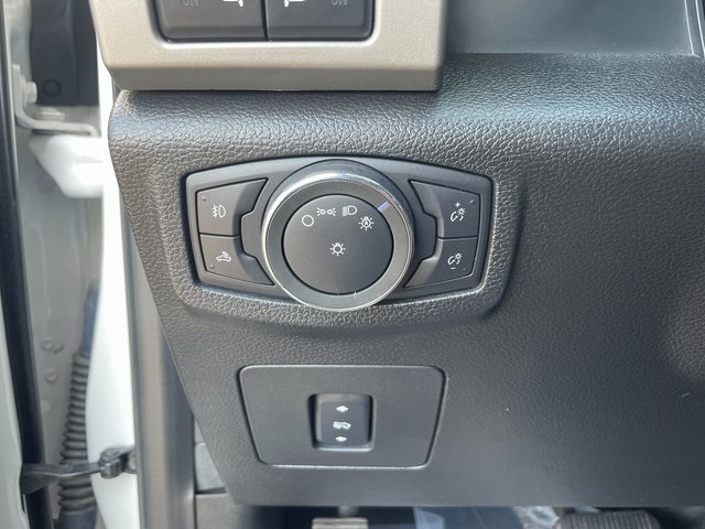 2015 Ford F-150 Lariat photo 24