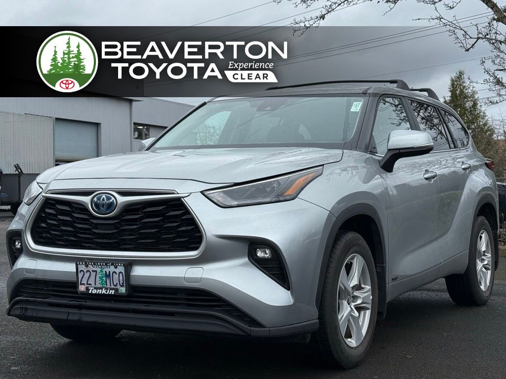 2023 Toyota Highlander LE's photo