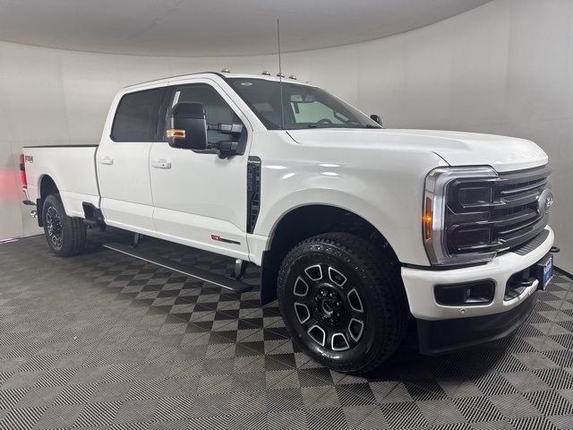 2026 Ford F-350 Super Duty Platinum's photo