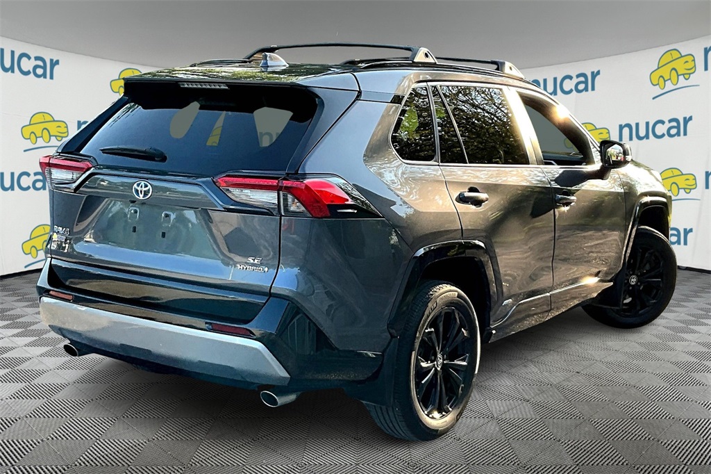 2022 Toyota RAV4 Hybrid SE photo 2
