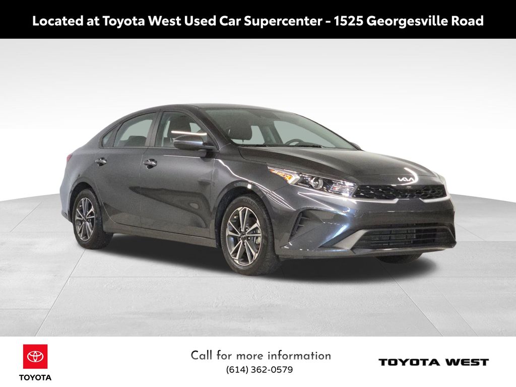 2024 Kia Forte LXS photo 3
