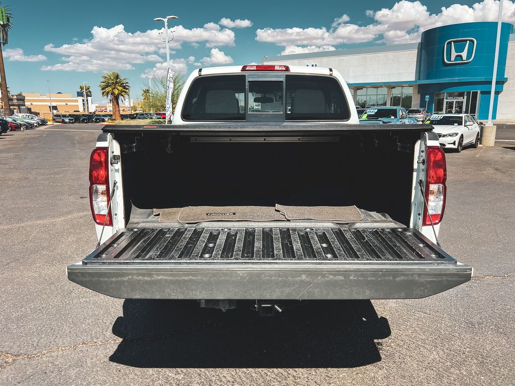 2017 Nissan Frontier SV photo 8