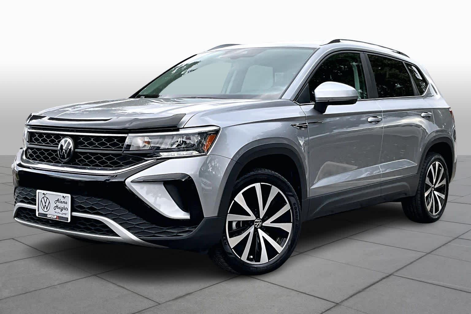 2023 Volkswagen Taos SE's photo